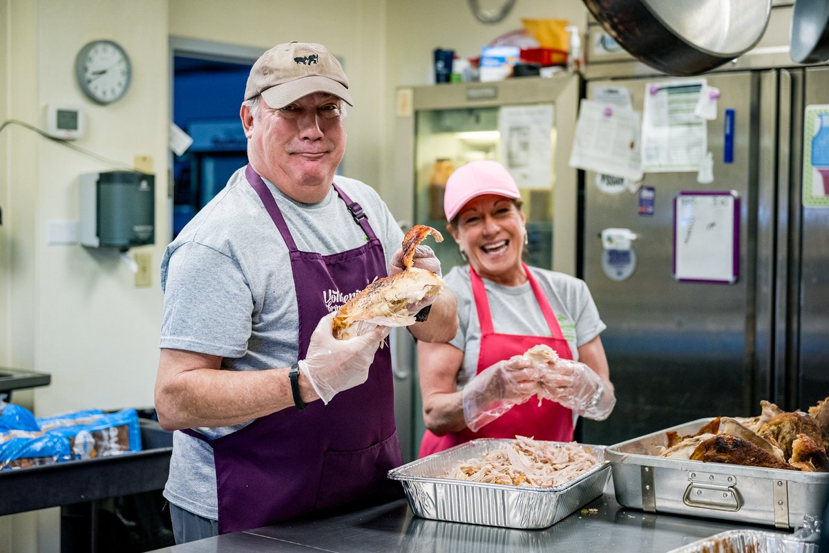 GreenvilleNC's tweet image. The 2024 National Community Development Week wrapped up with a Day of Service for Neighborhood &amp;amp; Business Services with staff volunteering at Joy Soup Kitchen and Community Crossroads Center on Friday, April 5, 2024.

#GreenvilleNC #NationalCommunityDevelopmentWeek #CDWeek2024