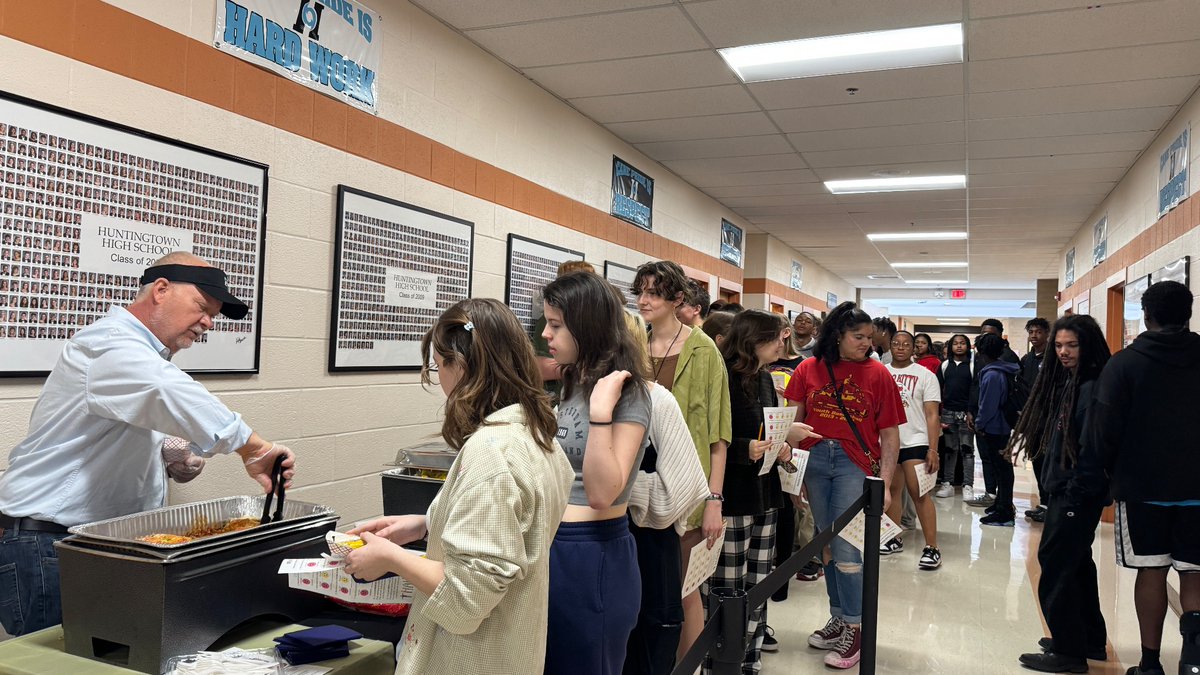 CCPS_Nutrition's tweet photo. The CCPS Annual Mini Food Show is back!  Special thanks to all the HHS Students who took the time to taste test items and provide their valuable feedback 😊.  This feedback will help in determining what new foods may be incorporated into next year’s school menus. https://t.co/VIByRmQb7L
