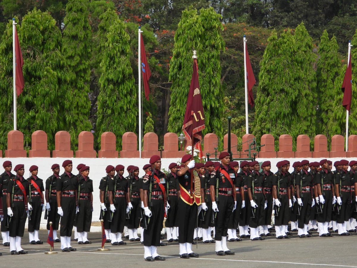 The third batch of 427 #Agniveers undergoing training at the #ParachuteRegiment Training Centre passed out after successful culmination of an intense 24 week training.