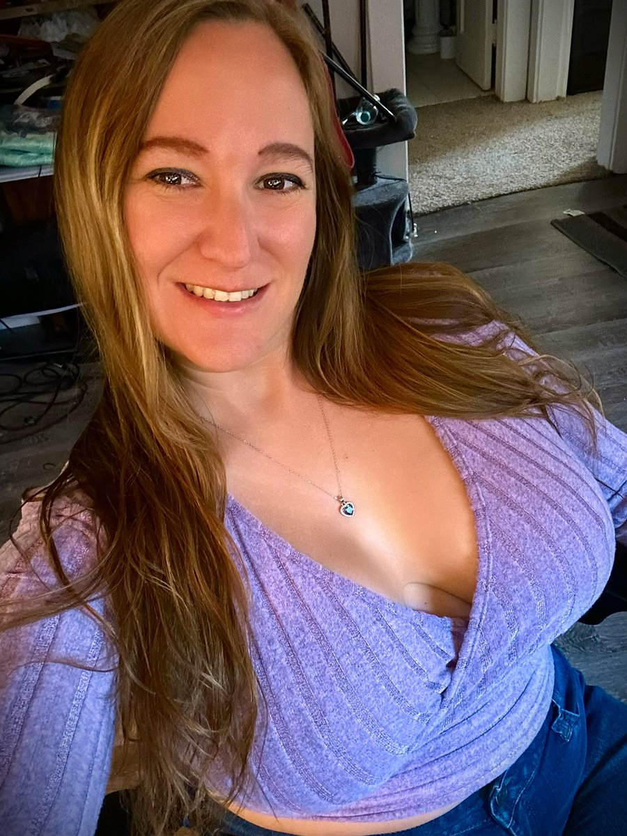 AnnaKansasMilf's tweet photo. Don’t worry I’m still here ! https://t.co/WWAOuEwBYM