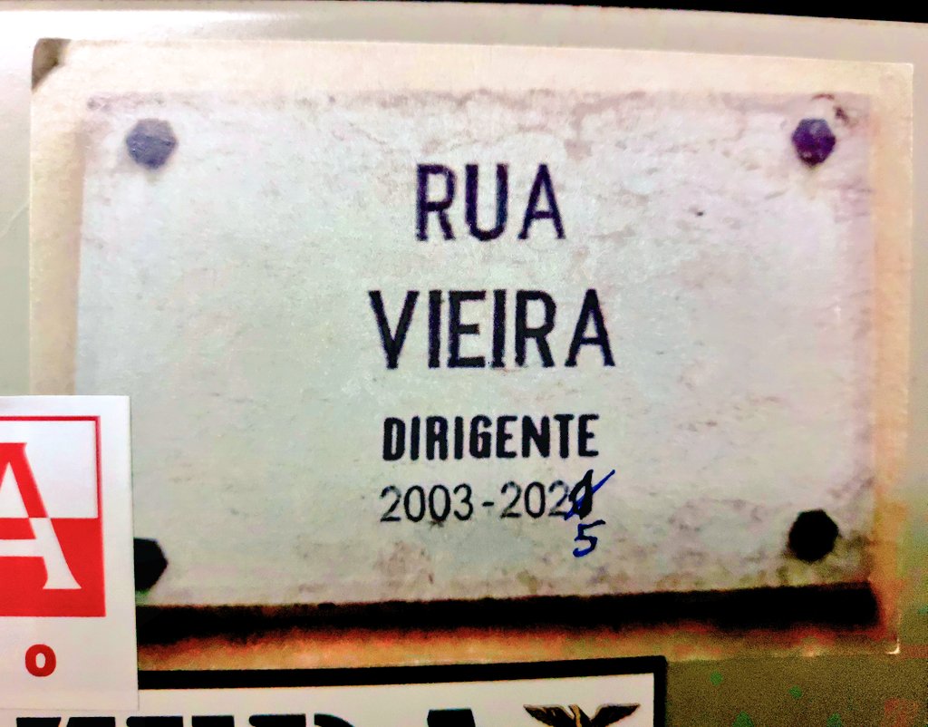 Sempre actual, infelizmente.
Do Benfica não se desiste. 🔴⚪

#Benfica #SLB #SportLisboaeBenfica #epluribusunum #Portugal #futebol #desporto #REDcetera #sticker #stickers #stickersBenfica #Benficastickers #stickerbombing #ultrasstickers #ucl #championsleague #Lisboa