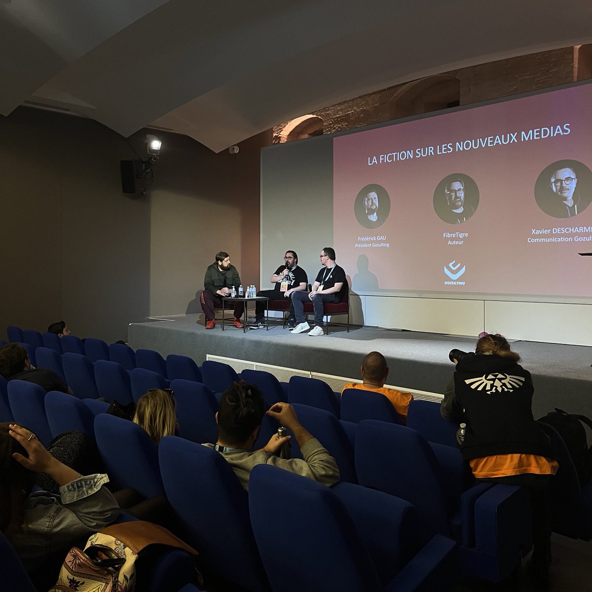 📲 LA FICTION SUR LES NOUVEAUX MÉDIAS 
👉 Conférence proposée par <a href="/Gozulting/">Gozulting</a>, animée par <a href="/FibreTigre/">FibreTigre</a>.