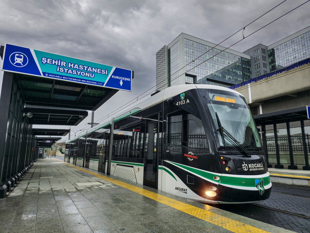 Akçaray'ı kullananan yolcularımızın DİKKATİNE 🚉⚠️ Kocaeli Şehir Hastanesi tramvay hattımızda(T2) 1 saatlik aktarma ÜCRETSİZDİR!🚉