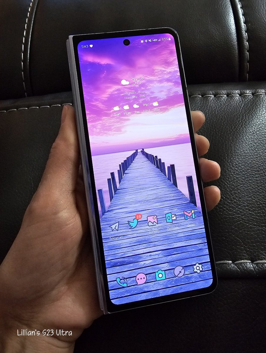 It's not just the aspect ratio, but also the bezels. They're much cleaner/even on the OnePlus Open. That always bothered me with my Fold 4/5. Hope they'll clean that up on the Z Fold 6.