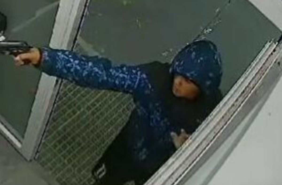 🚨 HABLÓ EL SICARIO | UNA VIDA VALE $400.000
- Declaró el asesino de 15 años que ejecutó al playero en Rosario
- Confesó que le pagaron esa cifra y que tenía la orden de "a cualquiera"
- Declaró que fue un pedido del narco llamado "Chuky Monedita"
- También contó que fue él quien