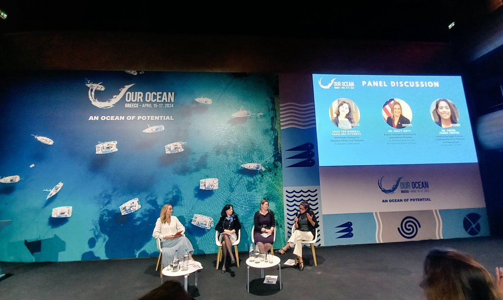 .@OurOceanGreece #IUUfishing side-event: Dr @rocioparra on #Chile's plans to ensure public access to information: engagement of all stakeholders & putting #transparency as a core principle in the country's new law.