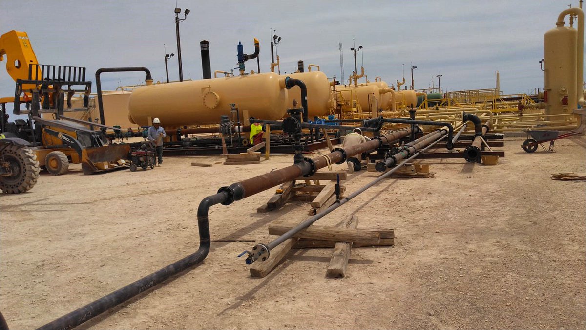 The crew is fit testing completed spools and getting ready to x-ray! #eversandsons #webuildenergy #webuildmidstream #oilandgasindustry #oilandgas #pipeline #fabrication #facilities #oil #welding #weld #pipe #midstreamconstruction