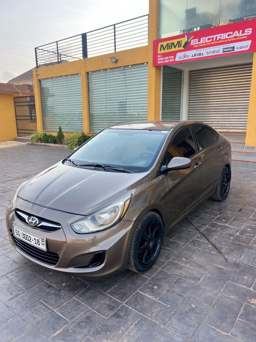 2012 Hyundai Accent Automatic transmission 1.6lt Clean interior and body Freezing AC 78,000 cedis only. Dm/Whatsapp/Call 0555779513 to purchase. Kindly Repost