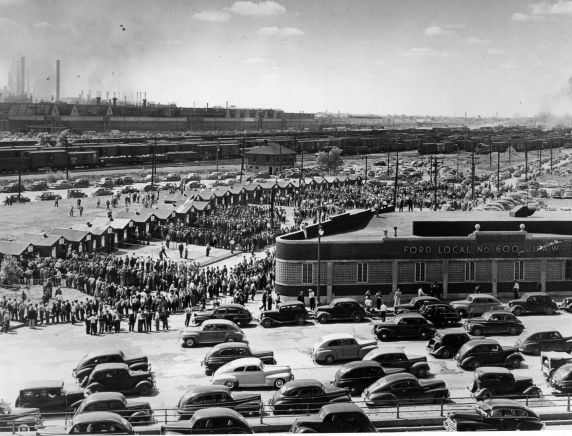 Ford autoworkers in Dearborn, MI, finally voting in a union representation election after years of bloody opposition by the employer and local politicians. April 1941. They overwhelmingly voted to join the @UAW, becoming members of @UAWLocal600. 📸 from the @ReutherLibrary