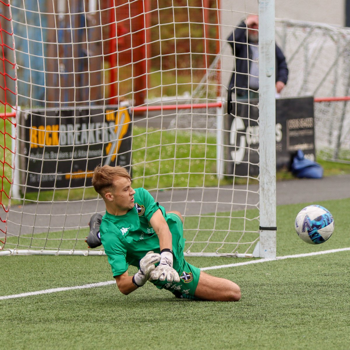 🧤Pollok FC can confirm that young goalkeeper Thomas Starrs has stepped up from the Pollok Under20s squad to the senior team signing a contract extension.

pollokfc.com/2024/04/17/tho…