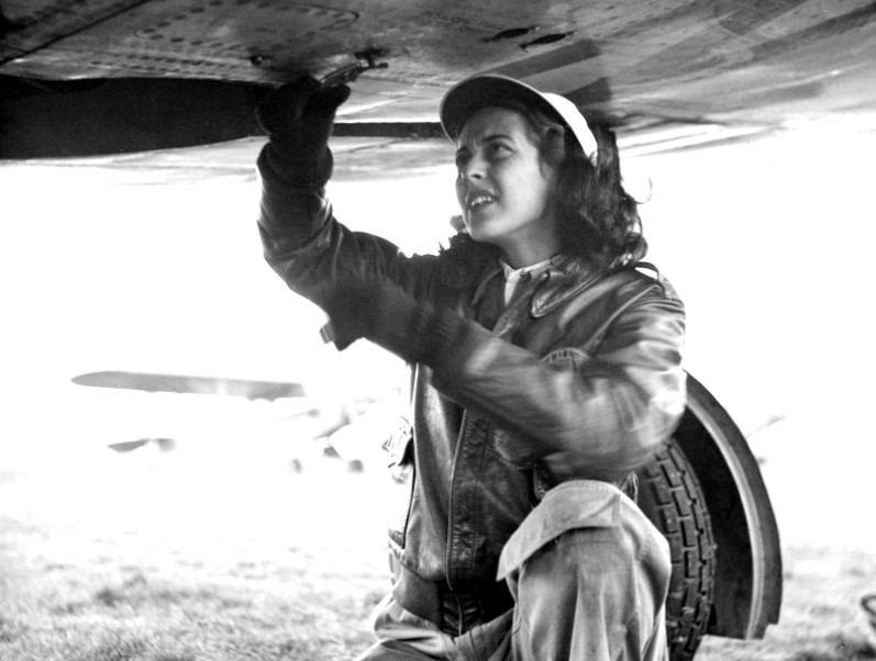 Pre-Flight
#WASP Elizabeth “Betty” Haas Pfister 43-W-5
(23 July 1921 - 17 November 2011)
@WomenInAviation @WomenMilAv8rs @WomenAtWar2 @WomenOfAviation @FlyingIsFemale #womenpilots #FlyGirls @WomenintheAir