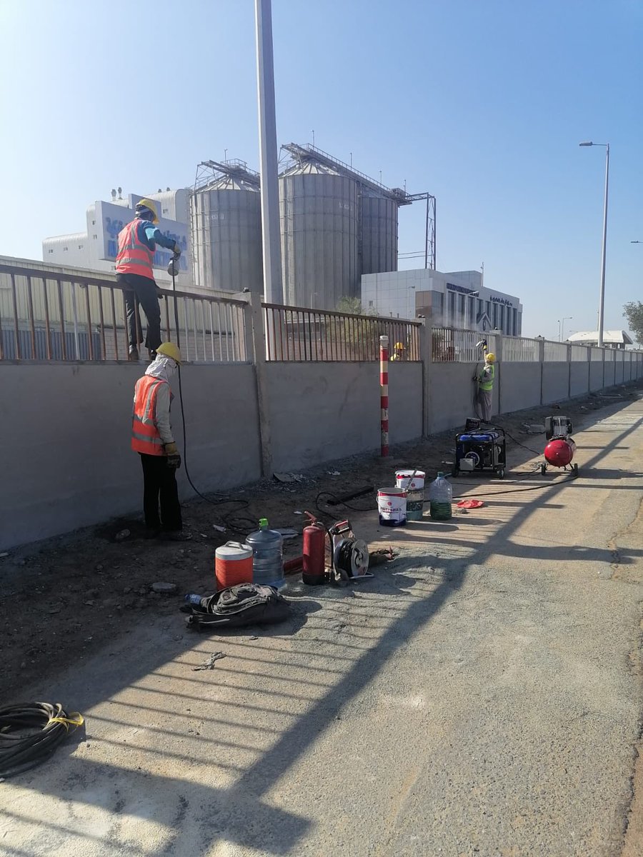 modern_19's tweet photo. نفخر بالإعلان عن انتهاء مشروع اعادة تاھیل السور للمدینة الصناعیة الاولي بمدینة جدة 
#مدن الصناعيه. https://t.co/DM3ZFxpBQM