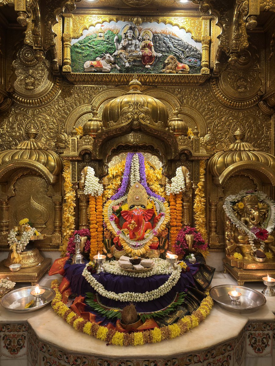 🙏 गणपती  बाप्पा मोरया 🌺मंगलमूर्ती मोरया 🙏१७/०४/२०२४
🙏Ganapati Bappa Moraya 🌺 Mangalmurti Moraya  🙏17/04/2024