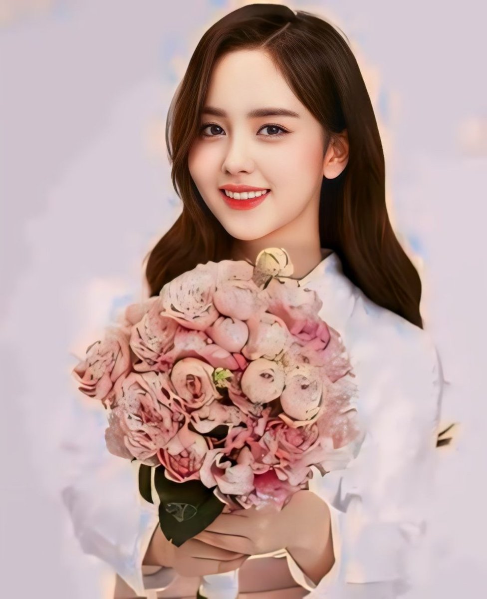 sohyun + flowers = ❀perfect combo❀ #KimSoHyun #김소현 #キム・ソヒョン