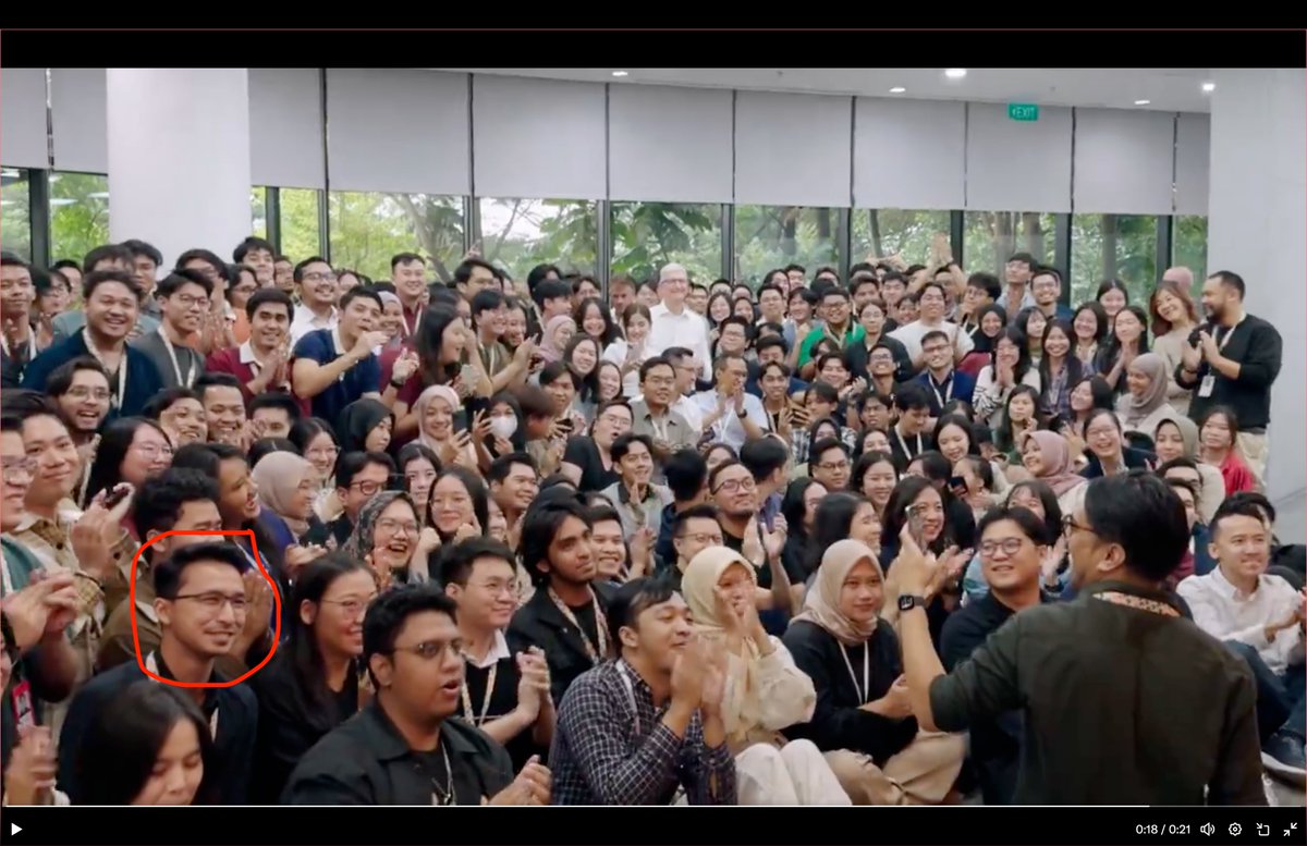 elianric's tweet photo. Kapan lagi masuk video tweetnya CEO Apple 🍎 🤩 https://t.co/EgWuEW2RVK