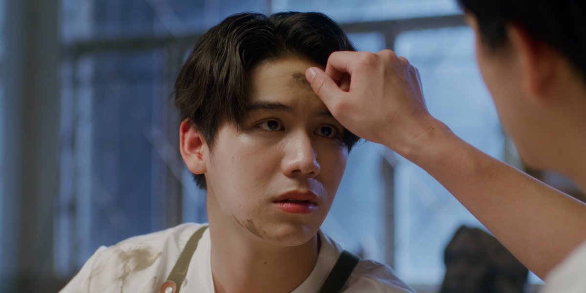 GMMTV's tweet photo. น้องเต้ยดูเป็นเด็กน้อยของพี่คิวเสมอไป #WeAreSeriesEP3 
@winny_thanawin @satangktp https://t.co/s6yNY4Peqj