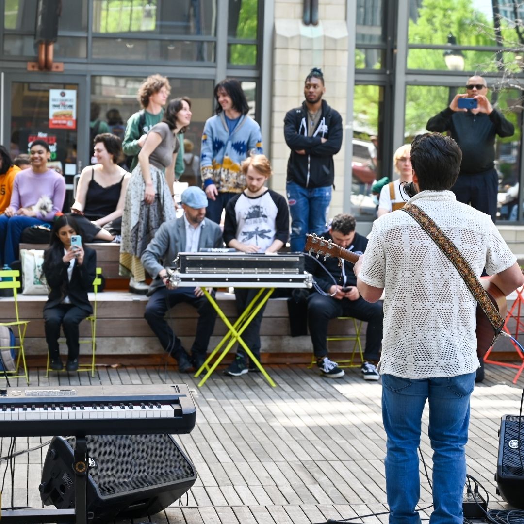 Lunch break vibes just got groovier! Join us today for a free midday performance. Happening on the Broad Street Boardwalk from 12-1:30PM 🎶