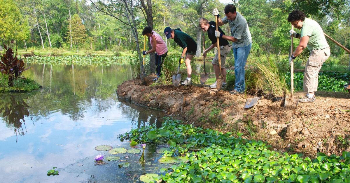 Celebrate Earth Month with action! 🌏 Check out our easy steps to a greener lifestyle. Every change counts towards a healthier planet. Start today! Learn how you can contribute: buff.ly/3UcND69 #EarthMonth #environmentaleducation