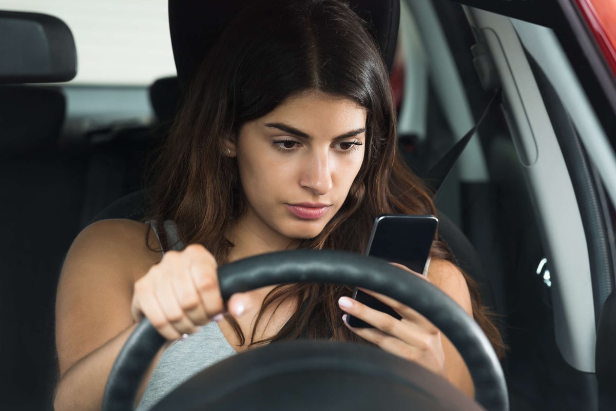 Let's talk about MOBILE PHONES. #Fatal5 Driving is one of the most mentally demanding things you can do. That’s a FACT! Leave your phone alone while you’re keeping everyone on the road safe. #ItCanWait #SSRP | #SaferRoads | #Sussex | #Fatal4 >> @PoliceChiefs <<