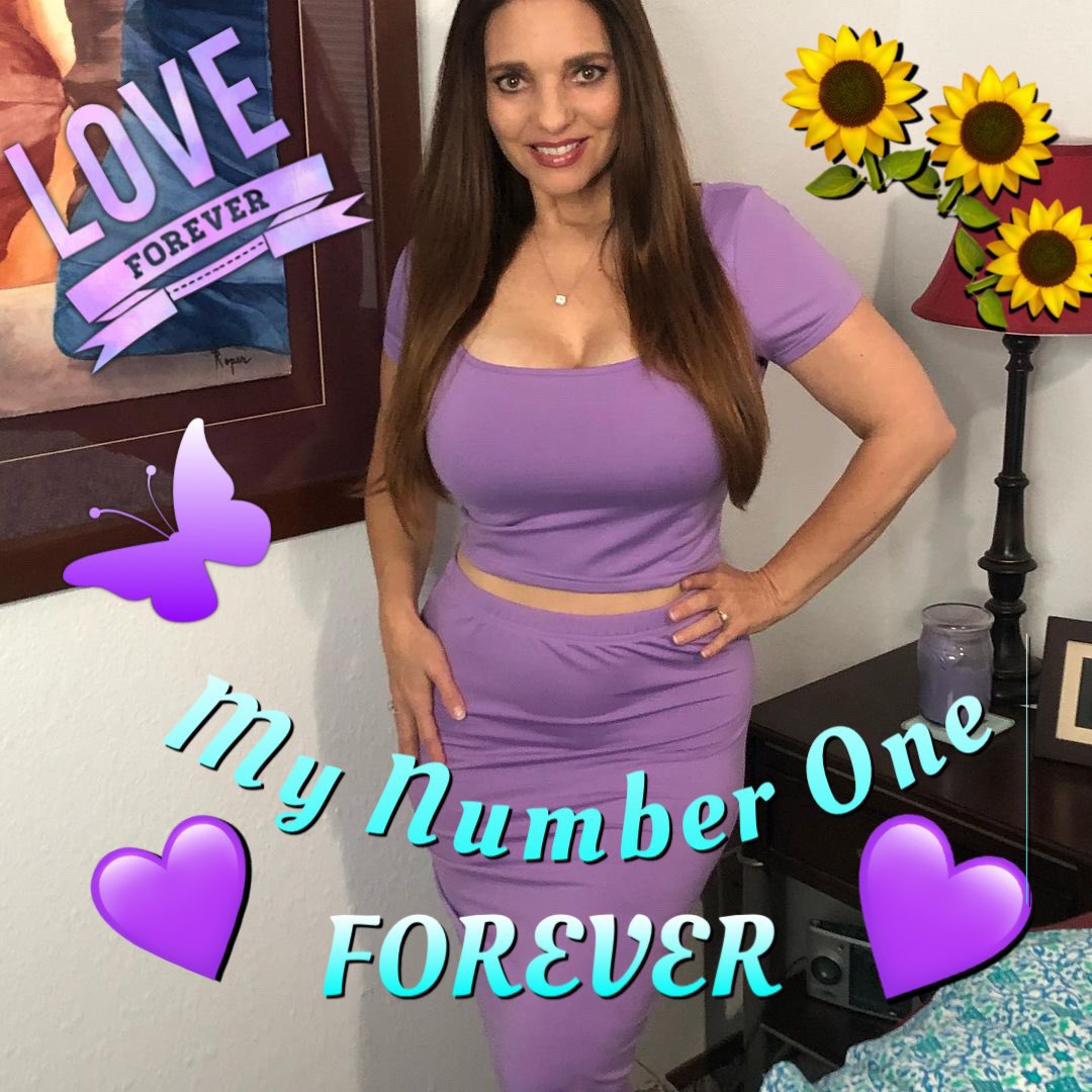 My #WomanCrushWednesday and #EveryDayCrush FOREVER is Beautiful, Sexy, Hot and Breathtaking @MindiMink & No One In This Whole World 🌎 Can Change It 💜💜💜