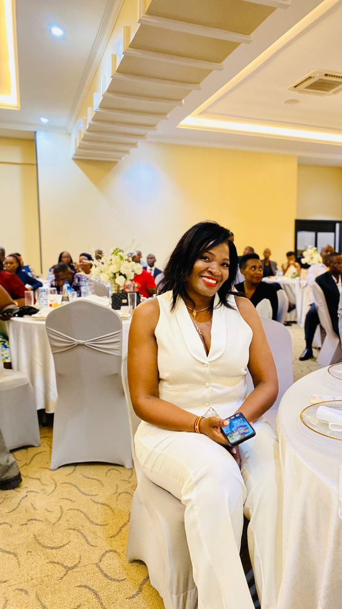 My Woman Crush Wednesday🤍 (WCW) today is someone special and unique,A woman of generosity, integrity and full of witty She is indeed the Gift that Keeps on Giving, Join me everyone to Send her flowers when we still can💐💐💐💐 @Jacquinamuyonga You are loved 🥰