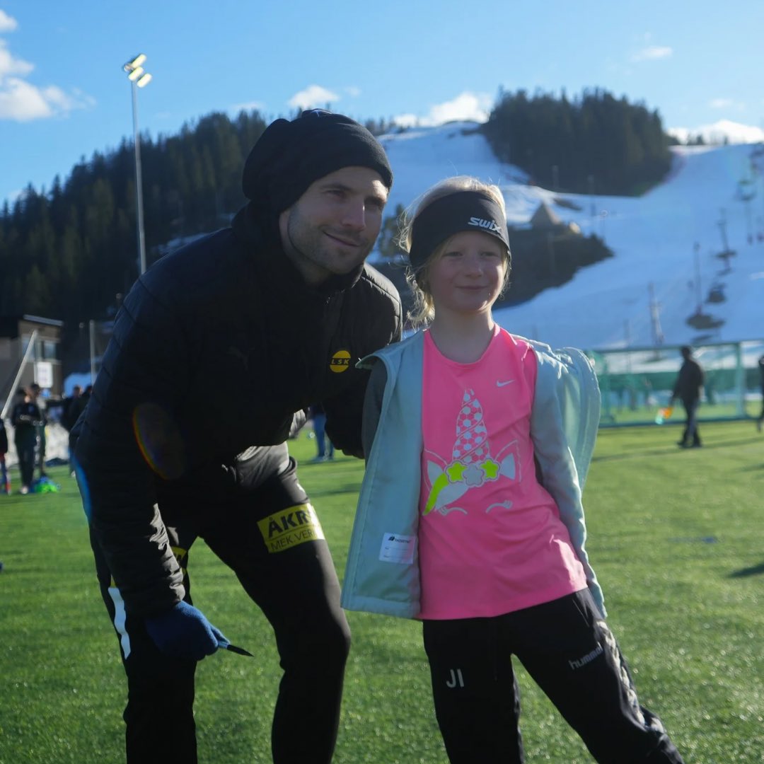 Vi storkoste oss på klubbesøk hos <a href="/ralingenfk/">Rælingen Fotballklubb</a> sammen med <a href="/LSKKvinner/">LSK Kvinner FK</a> i dag 😍🫶