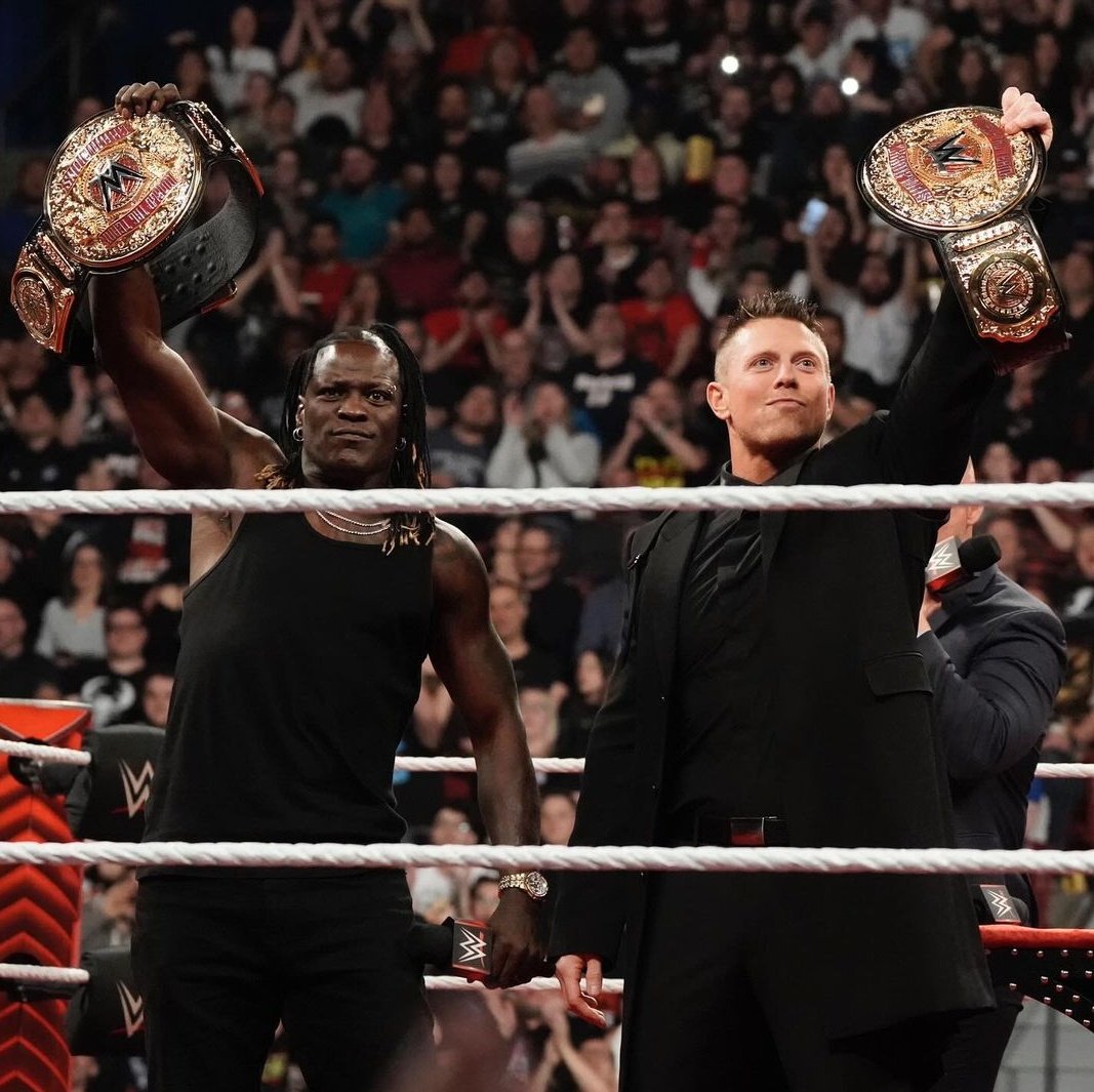 Just look our WWE World Tag Team Champions @RonKillings & @mikethemiz 😍🔥
#ABWWE #CatchRAW