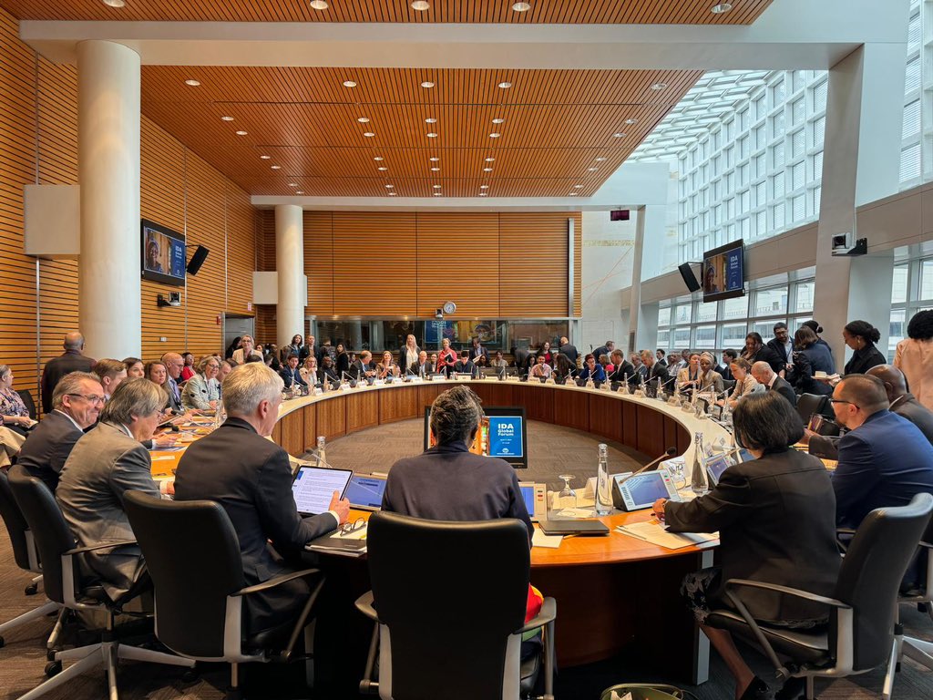 It was a great honour to moderate the @WBG_IDA Forum on #IDA21. Great discussion on the importance of IDA between the Bank & #CSOs. We need more money, better impact, greater transparency & and an even stronger partnership to ensure IDA 21 is transformational!