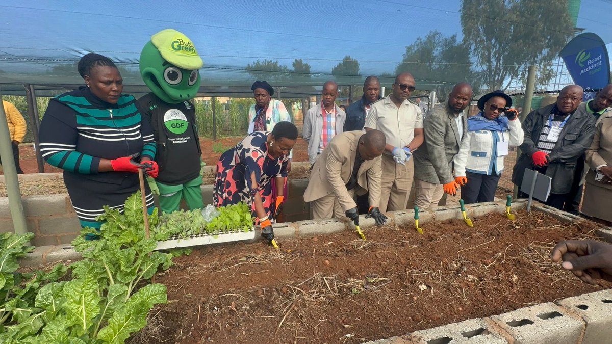 The RAF conducted a CSR handover event in NC-Kuruman! 🌱 Together with the Deputy Minister of Education, we planted seeds at Learamile Special School's RAF Legacy garden. This project marks our 7th national initiative out of 9 under #ICare².