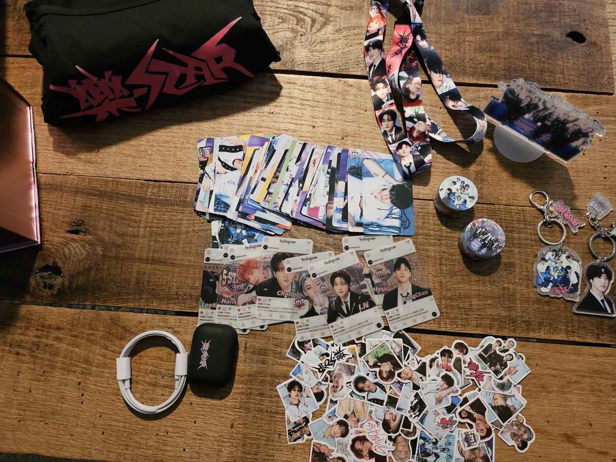 IT CAME! It was worth the wait. Thank you <a href="/KpopUniShop/">KpopUni</a>
