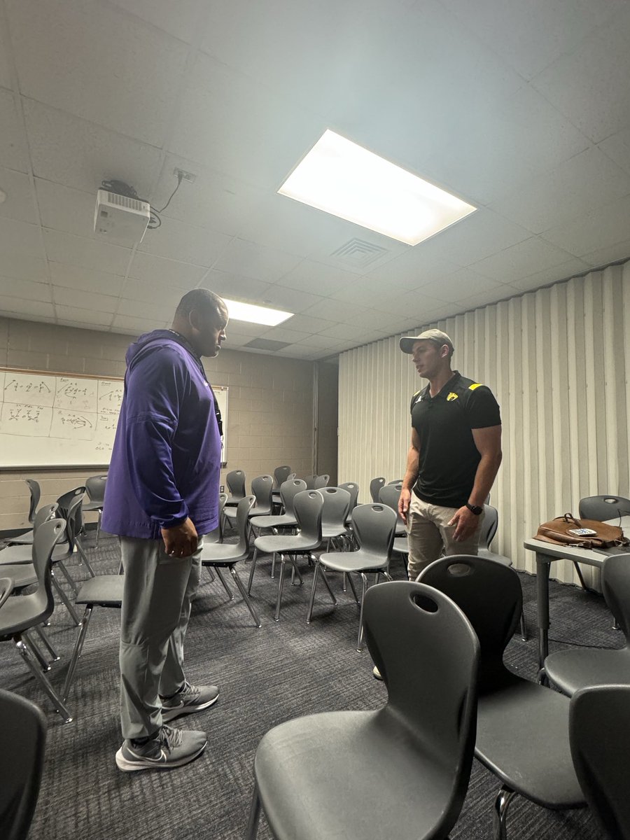 Thanks Vic Meyer ⁦@HOUSaberCats⁩ of the Houston Saber Cats for stopping by ⁦today to talk Rugby Tackling with our defensive staff ⁦@MRHS_MavsFTB⁩ . Excited for the start of spring practice Monday. #SWARM