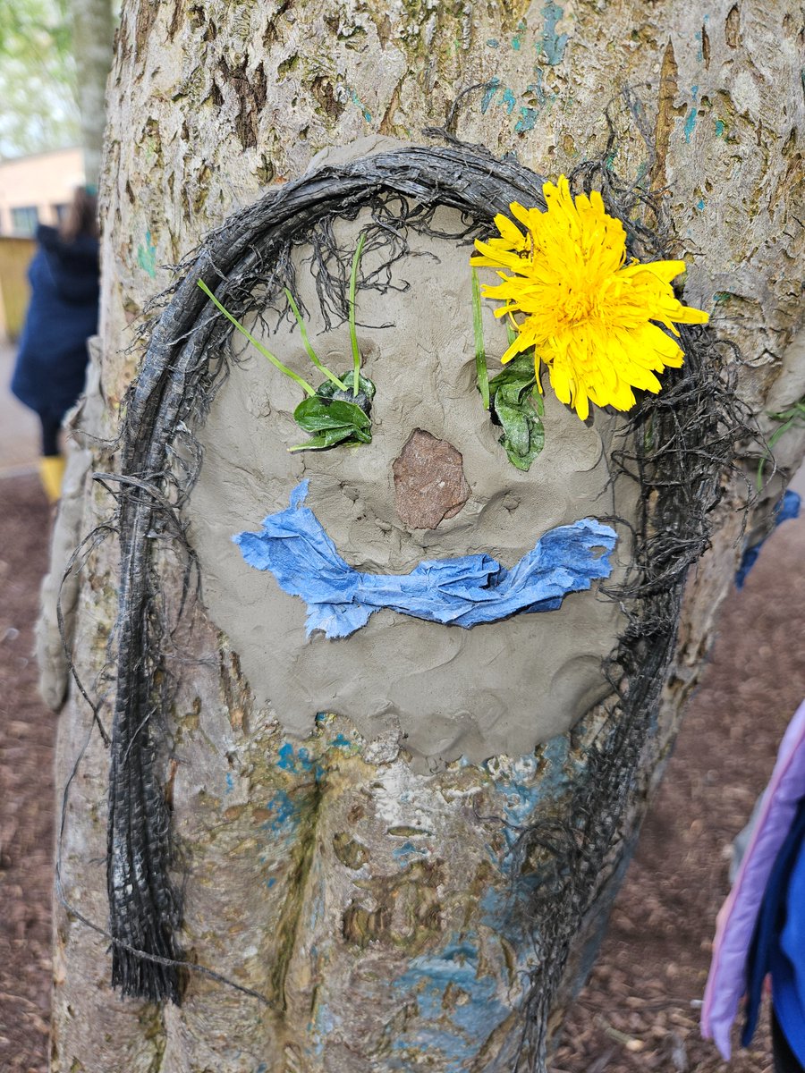 What a fantastic first Forest School session with Dosbarth Caswell today! The children loved creating clay faces onto tree trunks. Da iawn Dosbarth Caswell! #forestschool #enterprisingcreativecontributors