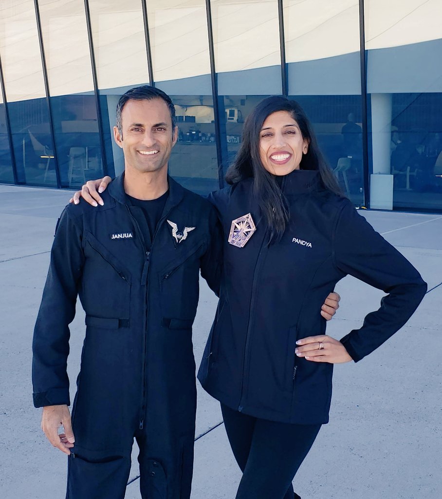 Canadian excellence is everywhere in the space industry! Throwback to finding out one of our @virgingalactic Mothership pilots for @kelliegerardi's @IIAS_NLC flight was Canadian test pilot @JameelJanjua! Here's to celebrating the Canadian trailblazers the world over. 🍁🇨🇦🚀🌠👩🏽‍🚀