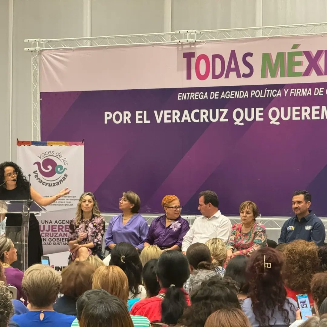 Desde Todas Mx entregamos nuestra Agenda Feminista Nacional 'El México que queremos las Mujeres' en #Veracruz ✒️ Firmaron su compromiso con las mujeres @YoconYunes @PepeYuneSenador @americozuniga #ElMéxicoQueQueremos #AgendaFeminista #3de3VsViolencia #NingúnAgresorEnElPoder