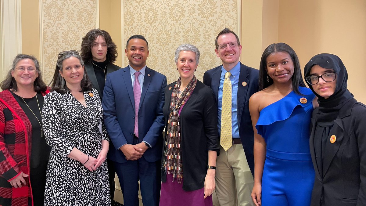 UMDCollegeofEd's tweet photo. During the most recent legislative session, several #EdTerps testified and met with legislators to help influence and advance education policy around language learning, civic engagement, green schools, inclusive education and literacy: https://t.co/9bTRBlDpWy
#EdTerpsforGood https://t.co/fpq2R6e131
