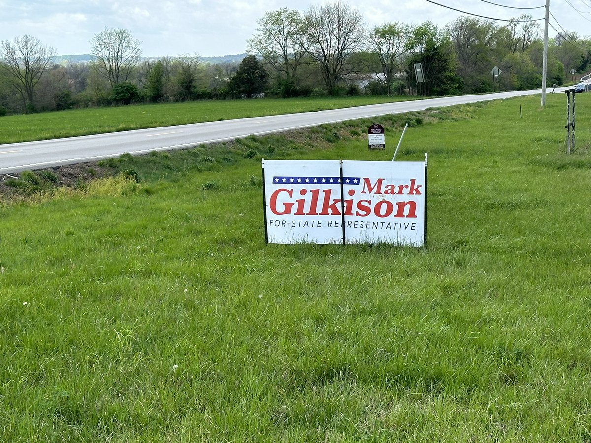 gilkisonforky47's tweet photo. We are out today putting up the 4x4 and 4x8 signs throughout the district. The wind has picked up and makes for some interesting times when putting up 4 ft by 8 ft sign. If you see us give us a honk and a wave.if you have a good location for larger sign give us a call. https://t.co/w4tsksQQgn