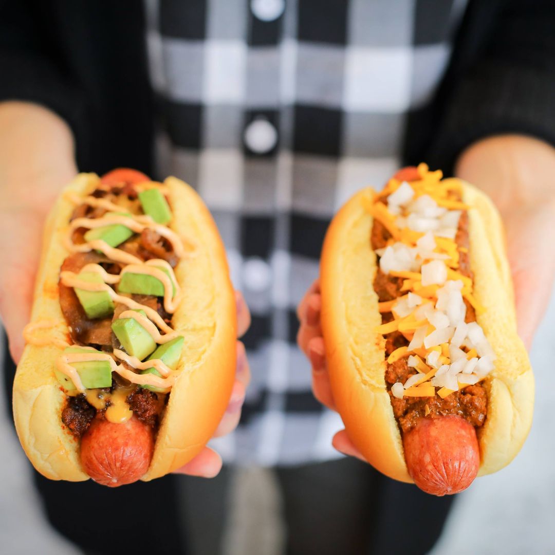 burger_libre's tweet photo. Join us for the perfect midday break for Happy Hour from 2 - 4 PM, and treat yourself to $2 OFF any burger or street dog 🌭. But that's not all - buy one mini shake and get another one on us! 🤩 https://t.co/XUUmzjTEZv