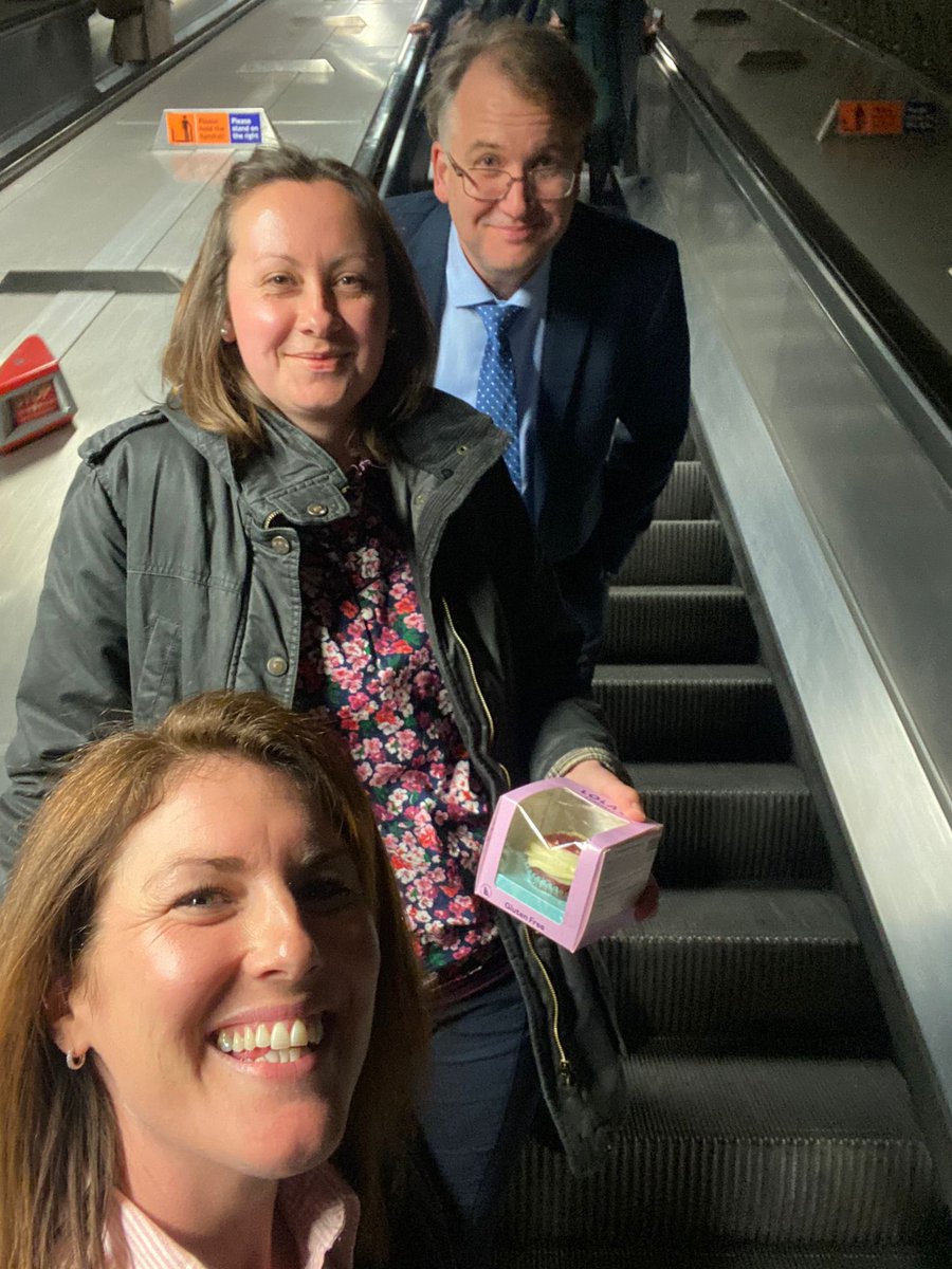 Country bumpkins down in that there London…  they’ve got moovin stairs!