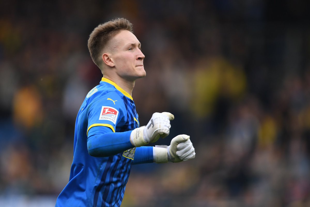 🔵🟡 Ron-Thorben Hoffmann steht vor der Entscheidung, als Nr. 1 bei Eintracht Braunschweig zu verlängern oder im Sommer ablösefrei den nächsten Schritt zu machen! ➡️ Dem 25-Jährigen liegen Anfragen aus der 1. & 2. Bundesliga und aus dem Ausland vor ➡️ Sich in der neuen Saison