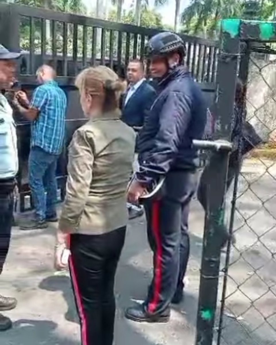 Están expropiando el Museo del tranasporte. Algun enchufado quiere esa colección de carros