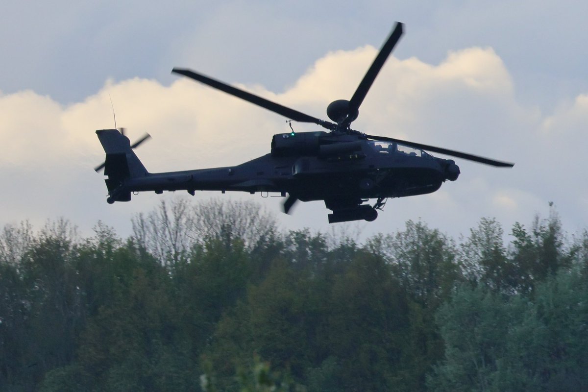 Some long distance shots at dusk - great to see the Apaches operating in pairs again. #NLspot #aviation #avgeek #aviationphotography #planespotting @scan_sky