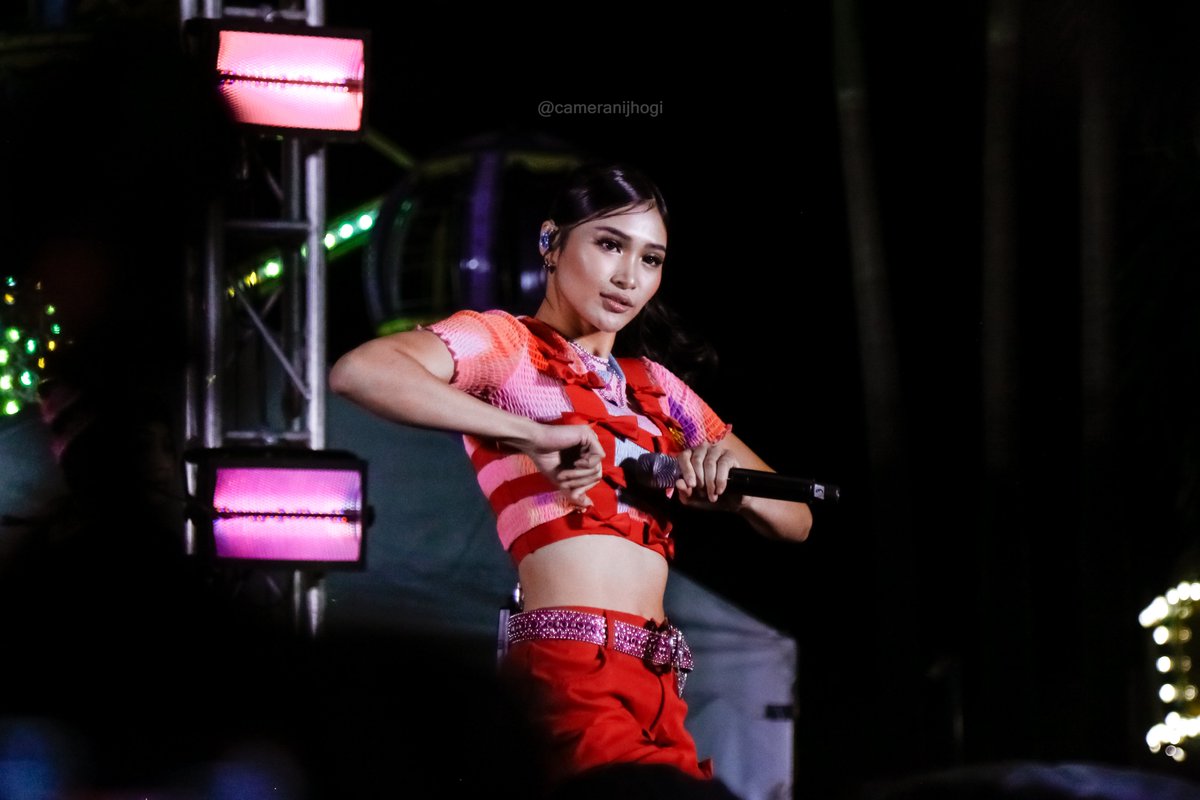kars_media's tweet photo. Jh-ack of all trades 💥@bini_jhoanna 

041424 | BINI Talaarawan Mallshow
#BINI #BINI_SalaminSalamin #BINI_Jhoanna https://t.co/HKnPdXMU97