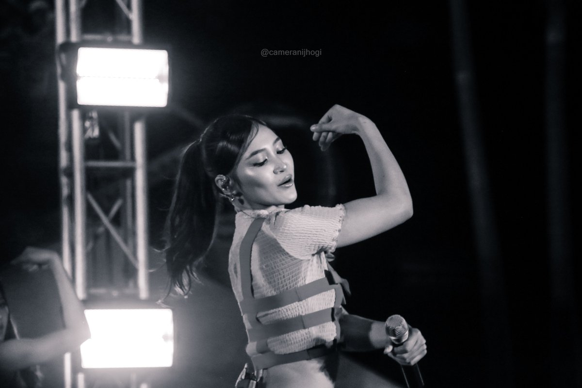 kars_media's tweet photo. Jh-ack of all trades 💥@bini_jhoanna 

041424 | BINI Talaarawan Mallshow
#BINI #BINI_SalaminSalamin #BINI_Jhoanna https://t.co/HKnPdXMU97