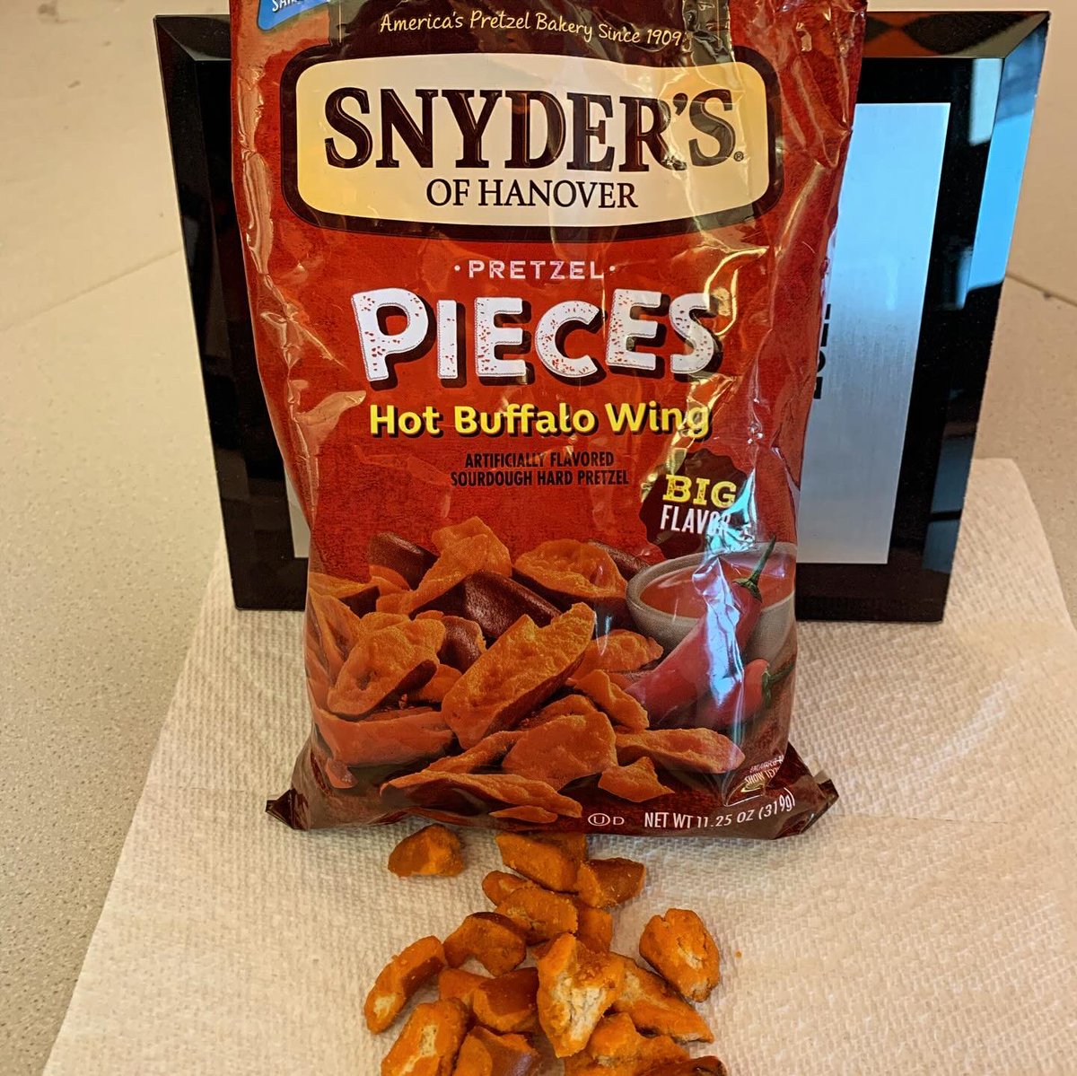 Tasting Club: Snyder’s Hot Buffalo Wing -Like being at a sports bar watching football & eating wings, but no chicken or football. These have Buffalo flavor w/ a little heat & vinegar kick. Careful for a random ball of spice. They pack a punch. Stay tasty, my friends. #TastingClub