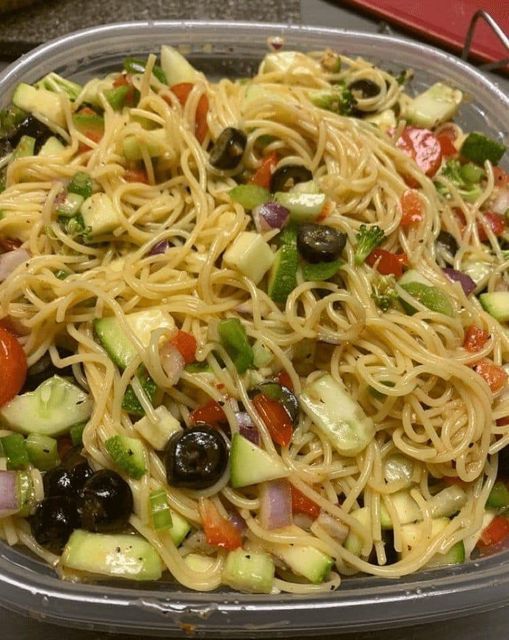 1stRecipes's tweet photo. CALIFORNIA SPAGHETTI SALAD Ingredients:
For the Spaghetti Symphony:
1 pound spaghetti
2 cups cherry tomatoes, halved
1 cucumber, diced 
Recipe in c.o.m.m.e.n.t.  👇👇👇👇 
 #foodie 
#foodlovers
#foodrecipes
#recipes
#recipeshare https://t.co/AdnXTkJ50v