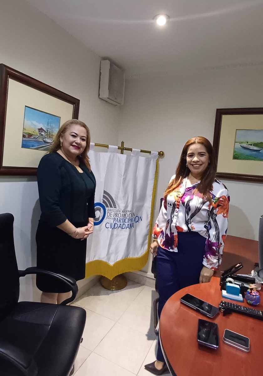 Hermanos y Hermanas Panameños

Hoy me reuní con la HD <a href="/CorinaCano/">Corina Cano</a> "Miembro de la Comision de Gobierno" <a href="/asambleapa/">Asamblea Nacional</a> y junto a Participación Ciudadana en donde tambien amablemente fuí recibida pude conocer que el anteproyecto 192 fué presentado, sin embargo salgo con la paz de que