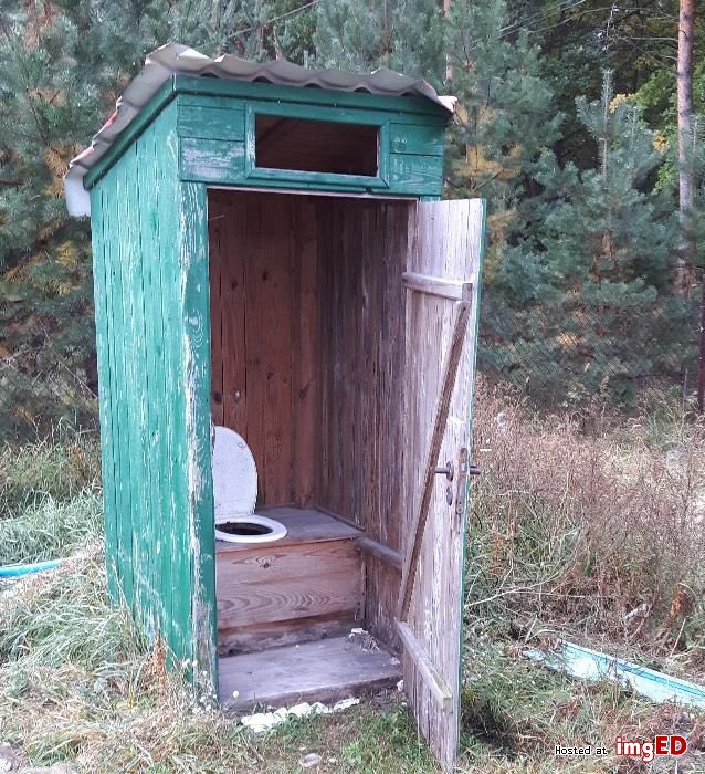 So, I’m petitioning tribal council to have this outhouse named after Trump. Who supports me in this endeavor? 🖐🏾