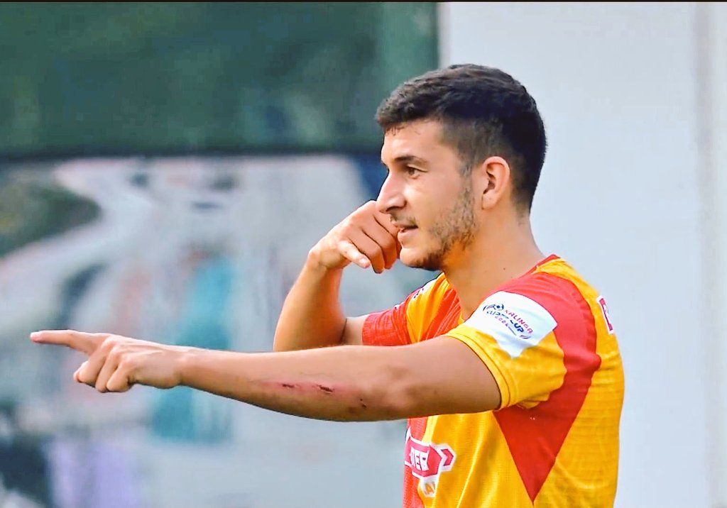 𝐒𝐚𝐮𝐥 𝐂𝐫𝐞𝐬𝐩𝐨 — 𝟐𝟎𝟐𝟔 🇪🇦 Saúl Crespo has agreed on a 2-year extension at East Bengal FC keeping him at the club till 2026. #EastBengalFC fans, happy about retaining our main man in the midfield? 𝑩𝒆𝒕𝒕𝒆𝒓 𝑪𝒂𝒍𝒍 𝑺𝒂𝒖𝒍 📞 #JoyEastBengal #ISL #EBFC