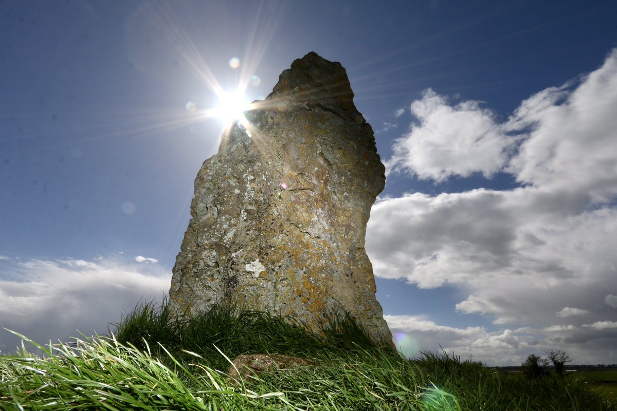 Sunbathing with my favourite stone……
.
.
#hawkstone #sunnyday @the_stone_club @weirdwalk