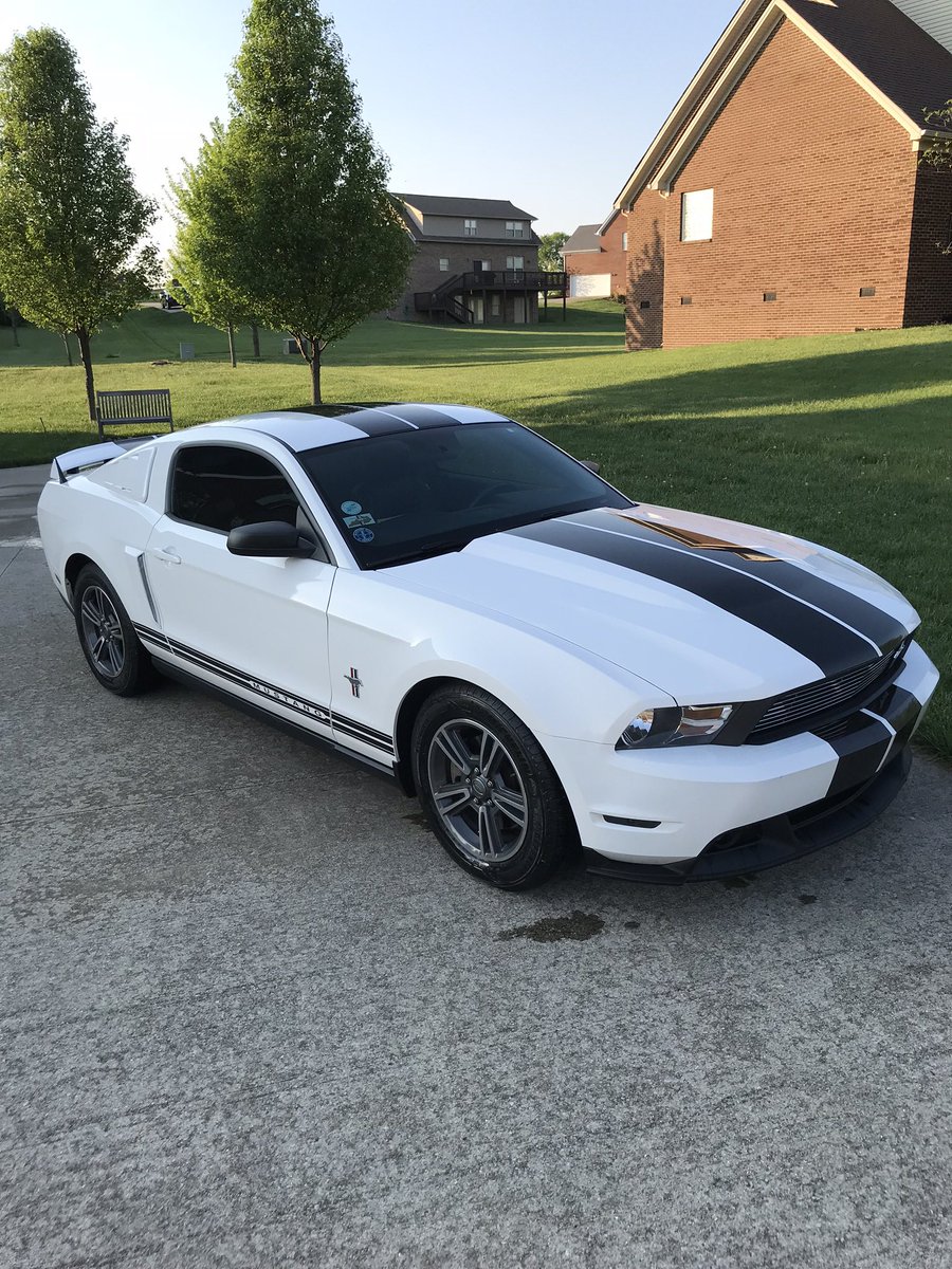 HBD #60 <a href="/FordMustang/">Ford Mustang</a> 🎂 out of several we’ve had, this 2011 coupe was my favorite ❤️ here’s to 60 more👍